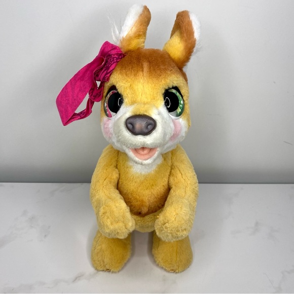 FurReal Friend Interactive Mama Josie the Kangaroo - Picture 3 of 17